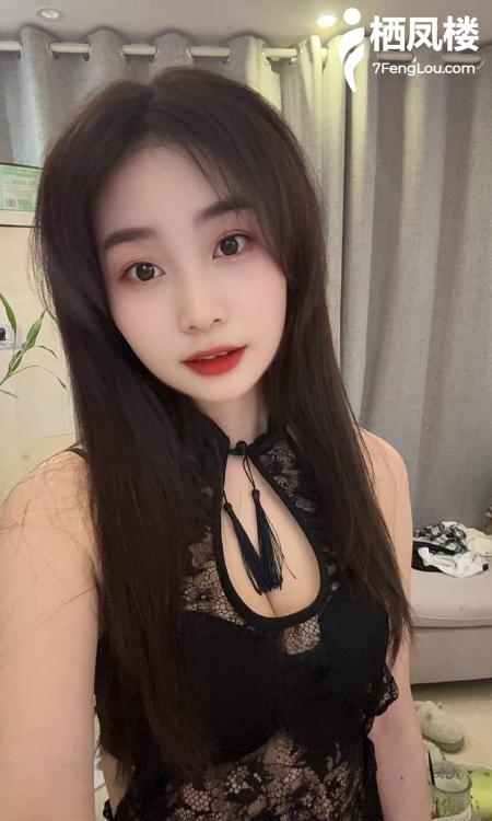 天然大胸服务很安逸的骚货